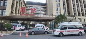 平均每隔15分钟来一辆救护车！杭州一医院急诊科：90%患者为老人，危重症比例大幅增加
