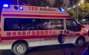 奔向生命线——揭秘柳州长途救护车转院与救护车出租服务