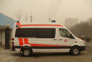湛江长途救护车转院服务：安全、可靠、舒适